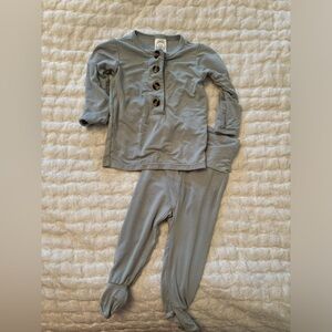 Lou Lou and Company smooth top and bottom set.